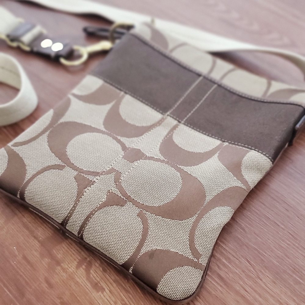 Coach swingpack crossbody